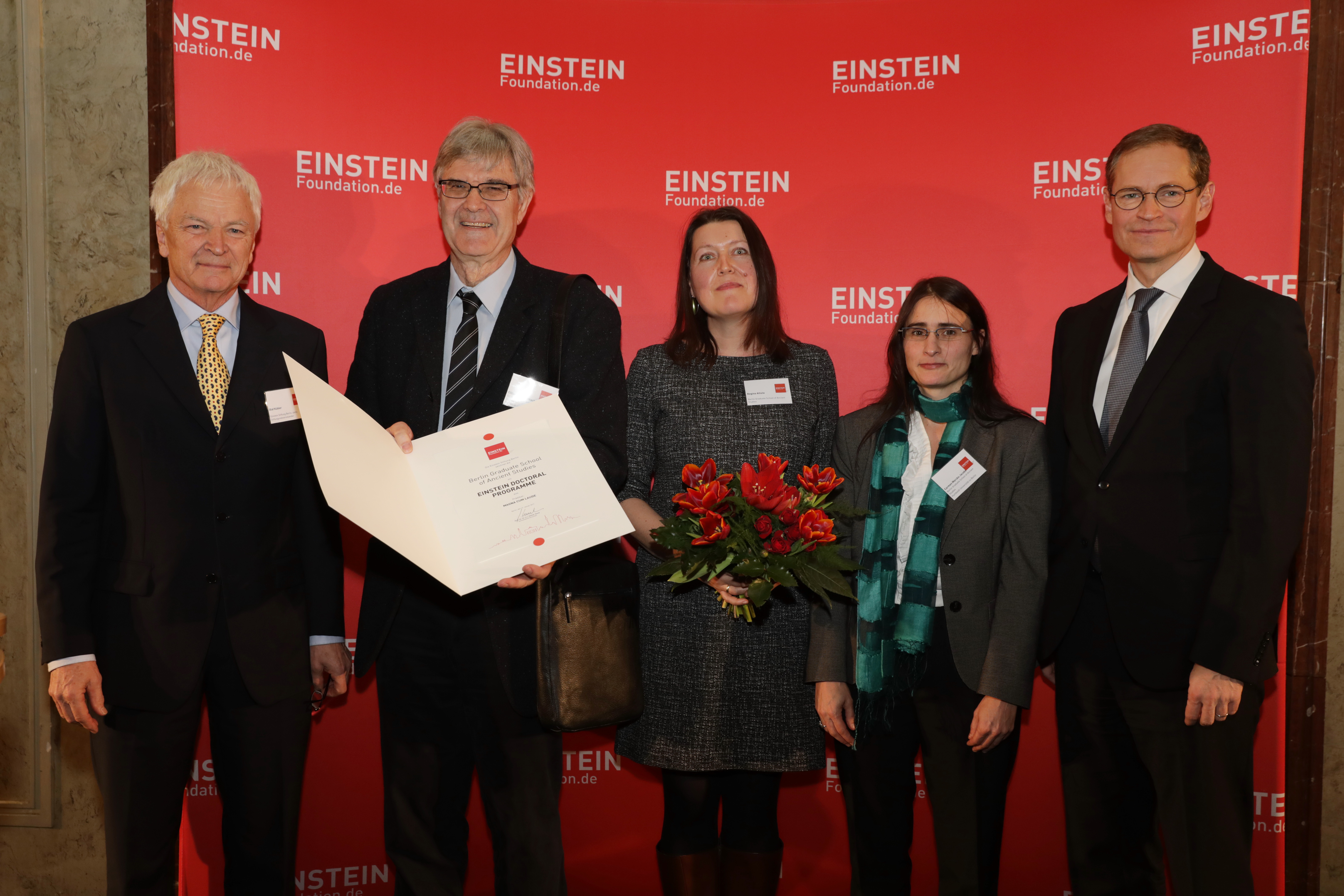 Pressefoto der Urkundenübergabe an die BerGSAS | Foto: Sebastian Gabsch, Einsteinstiftung